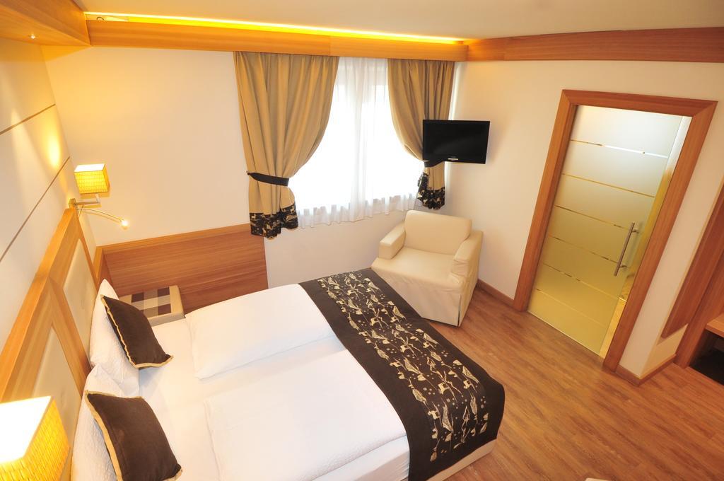 Hotel Bondi Livigno Exterior photo