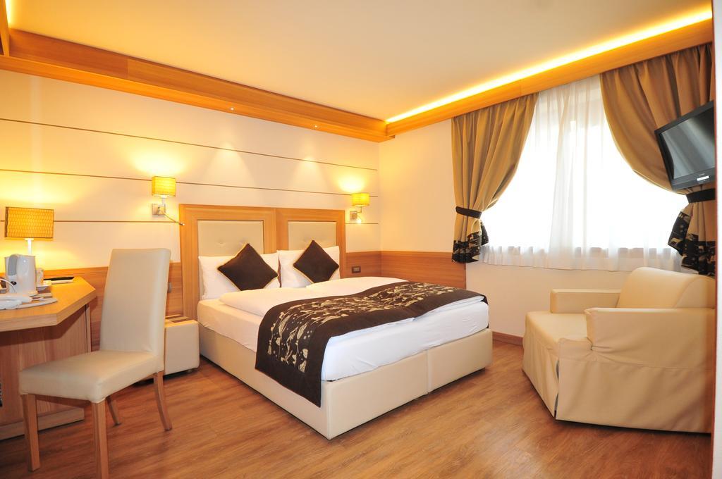 Hotel Bondi Livigno Exterior photo