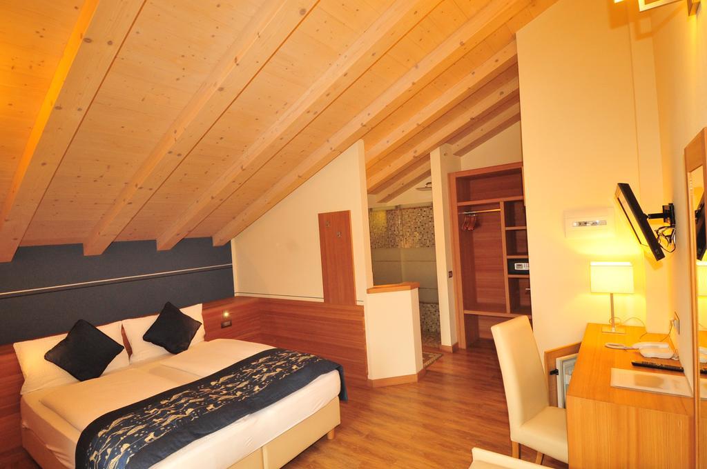 Hotel Bondi Livigno Exterior photo