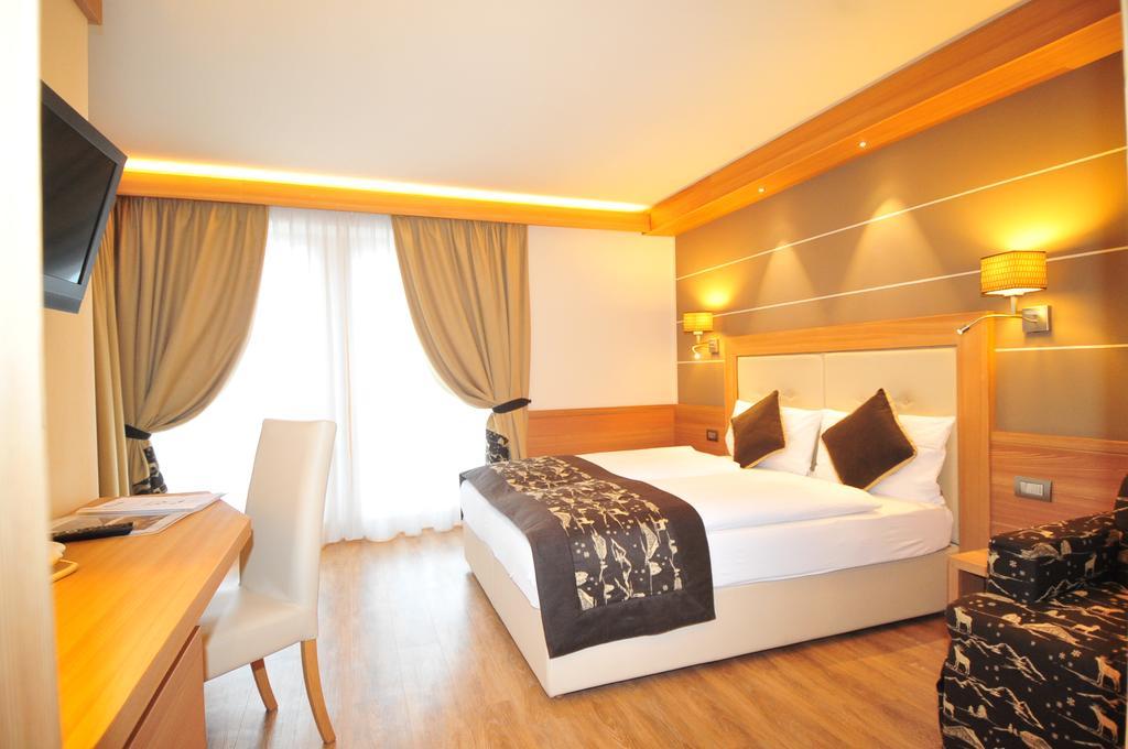 Hotel Bondi Livigno Exterior photo
